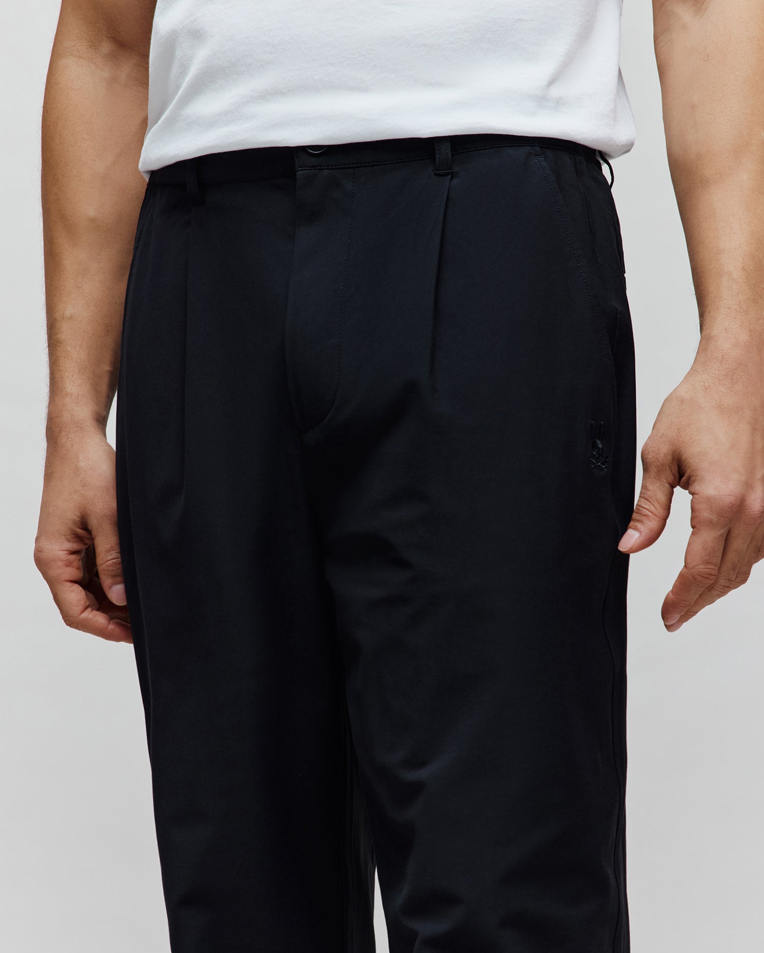 MB0600033-BLK_2.jpg