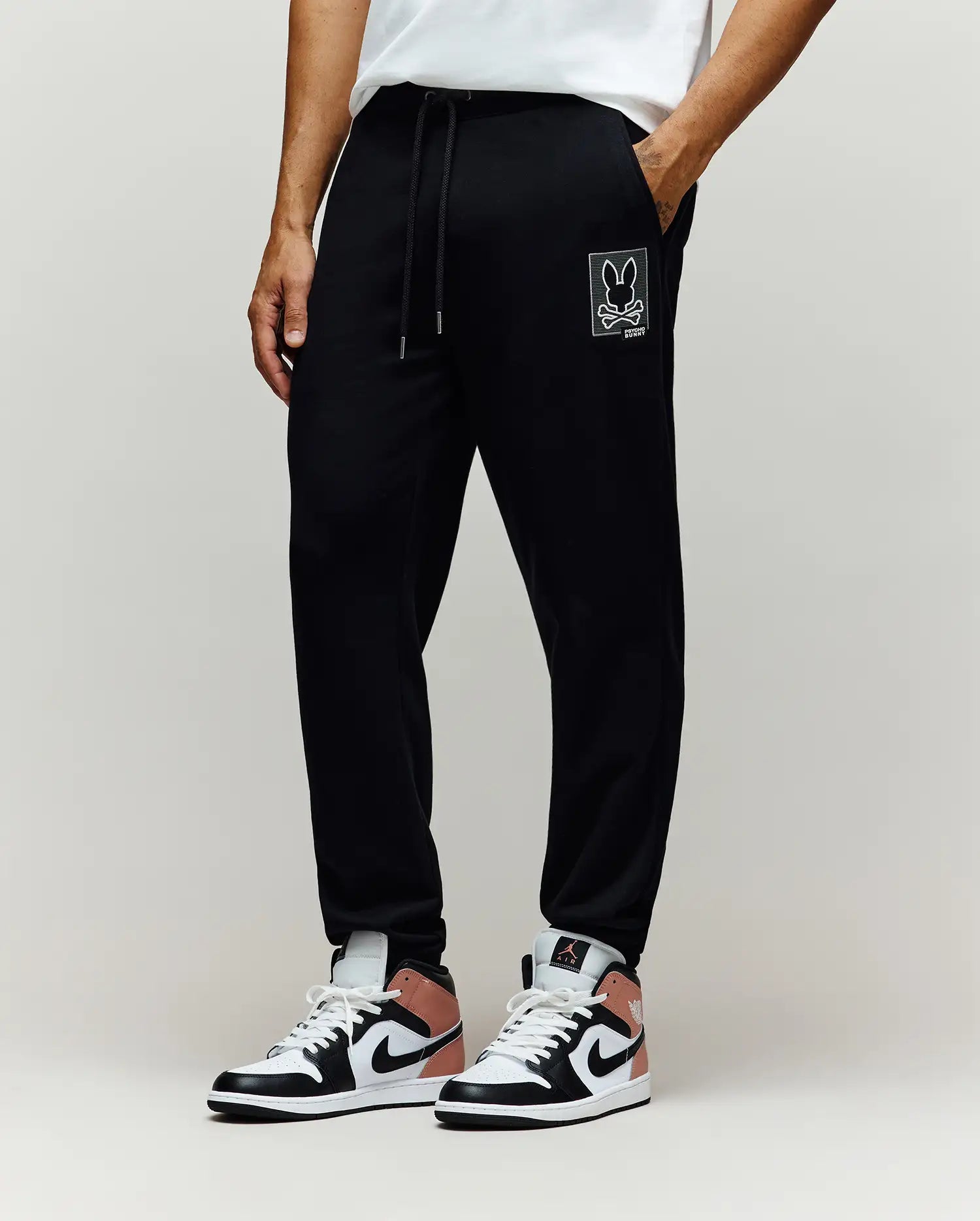 MB0800042-BLK_1.jpg