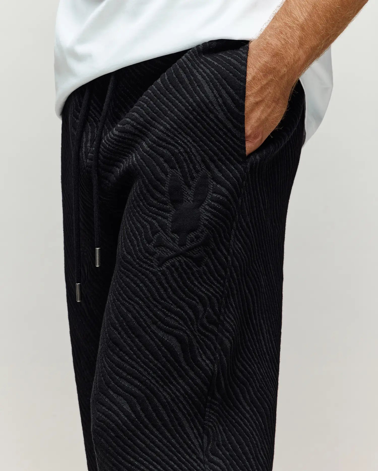 MB0800044-BLK_2.jpg