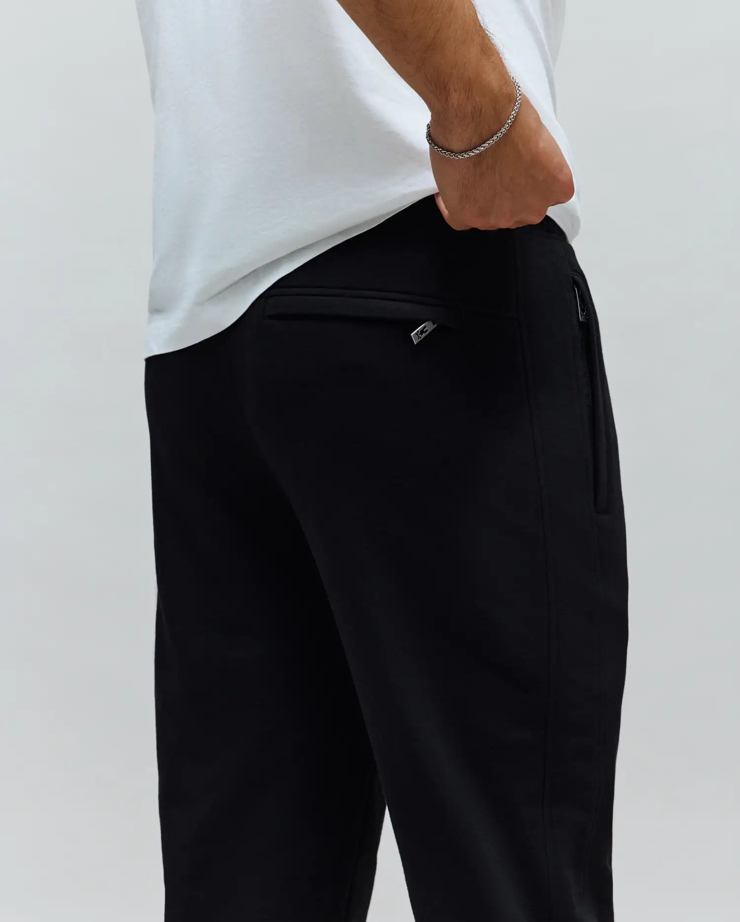 MB0800050-BLK_3.jpg