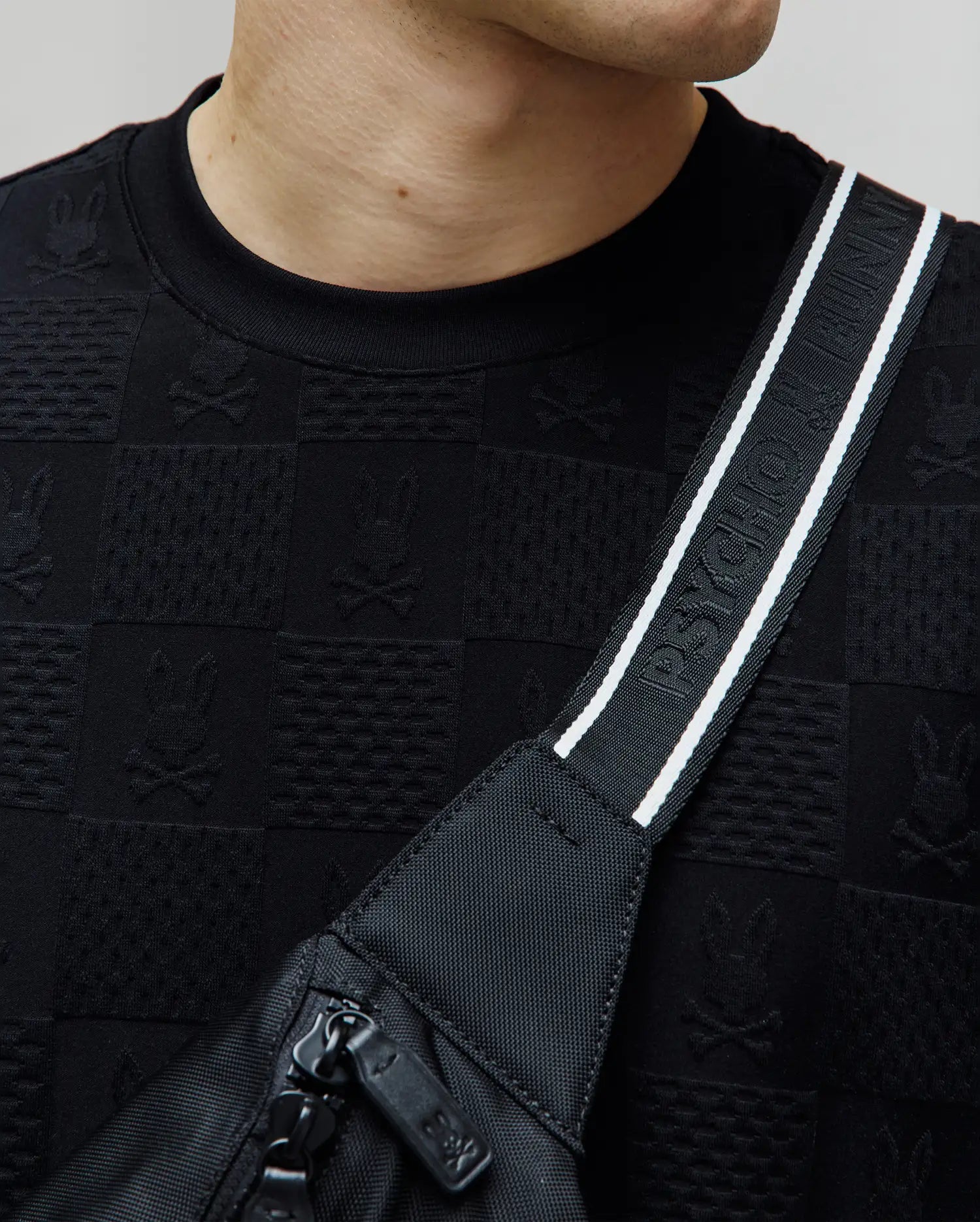 MT0200203-BLK_2.jpg